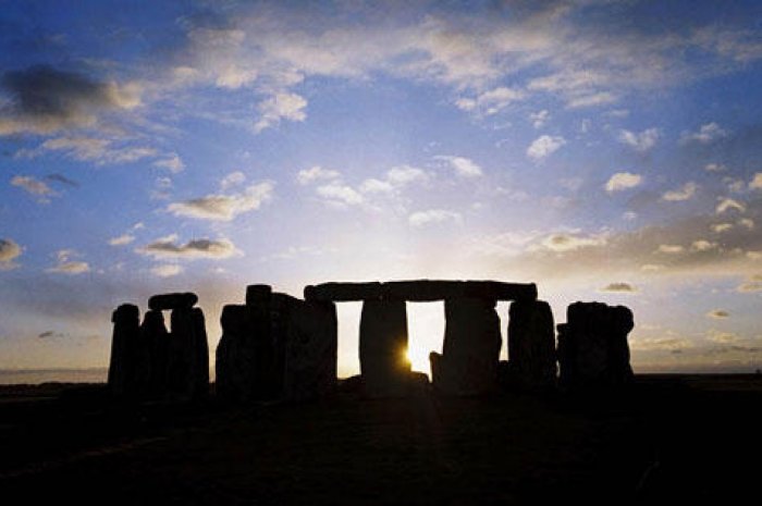 Stonehenge, Angleterre : la disposition des pierres a été étudiée en fonction de la position du soleil !