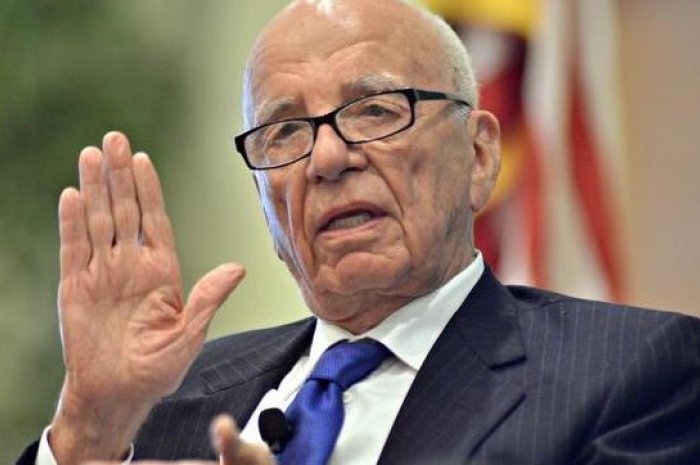 Rupert Murdoch, pris pour cible par les internautes