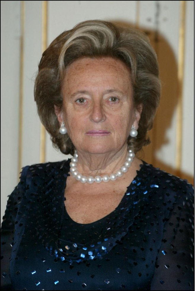Bernadette Chirac sur son 31 pour un dîner avec le president Tabo en 2003