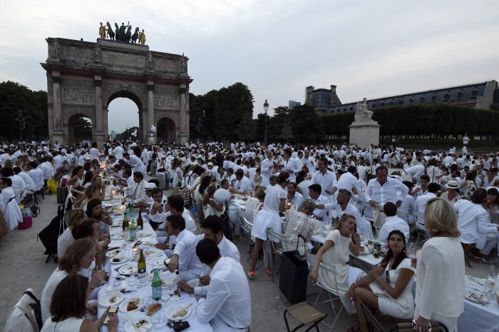 La 27ème édition du "dîner en blanc" au Palais Royal