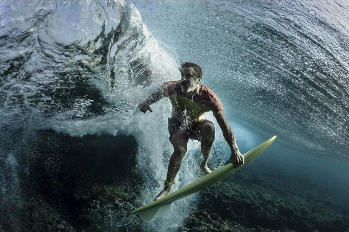 3. Le surfeur Donovan Frankenreiter à Tavaru, dans les îles Fidji, par Rodney Bursiel