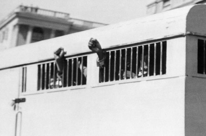 12 juin 1964 : Nelson Mandela est condamné à la prison à perpétuité à l’île-bagne de Robben Island
