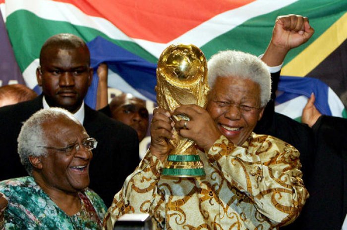 2010 : Nelson Mandela fait sa dernière apparition publique lors du Mondial de football à Johannesburg