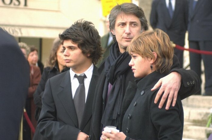 Antoine de Caunes avec son fils Louis et sa fille Emma en 2005