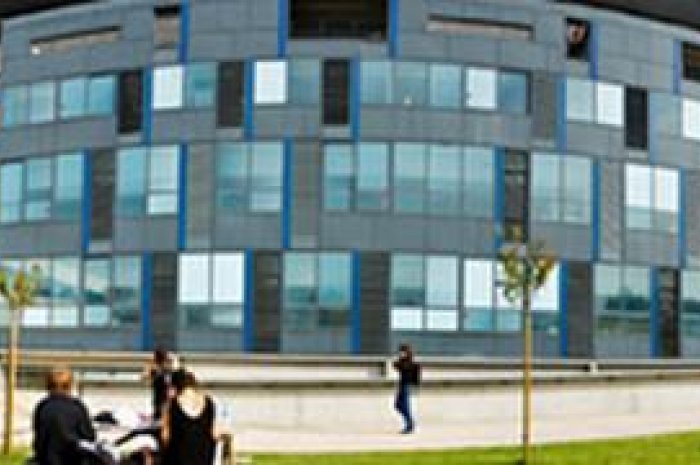 L'université Clermont Ferrand 1 - taux de réussite: 51%, valeur ajoutée :11,5 points