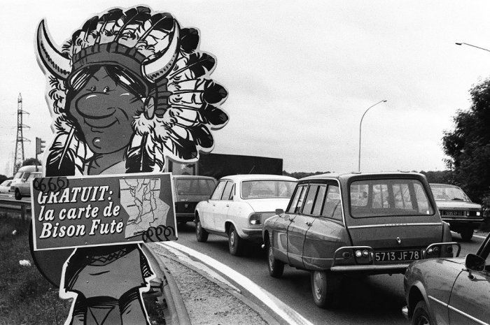 Une opération "Bison Futé" sur l’autoroute de l’Ouest le 30 juin 1978. Les routes sont déjà très encombrées…