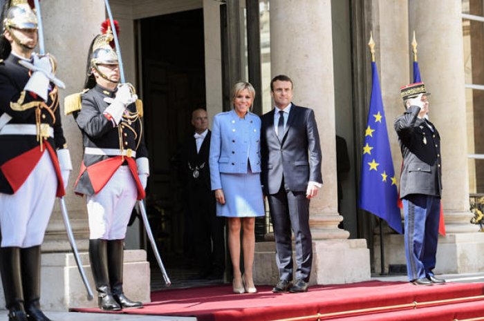 Emmanuel Macron entouré de sa famille pour son investiture