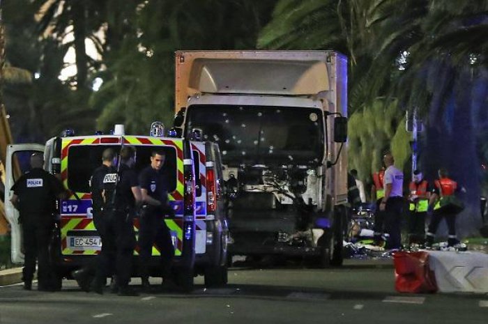 Le camion criblé de balles par les policiers