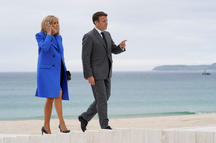 Brigitte et Emmanuel Macron arrivent à Carbis Bay le 11 juin