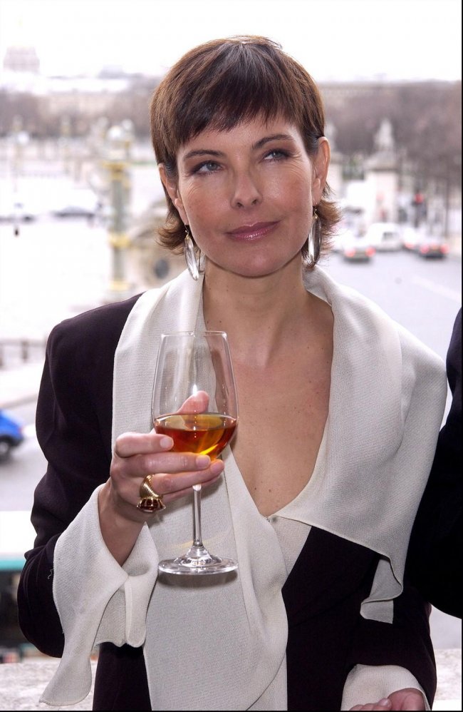 Carole Bouquet se passionne pour le vin, 2003