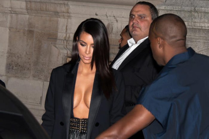 Kim Kardashian ultra décolletée pour se rendre au défilé Lanvin