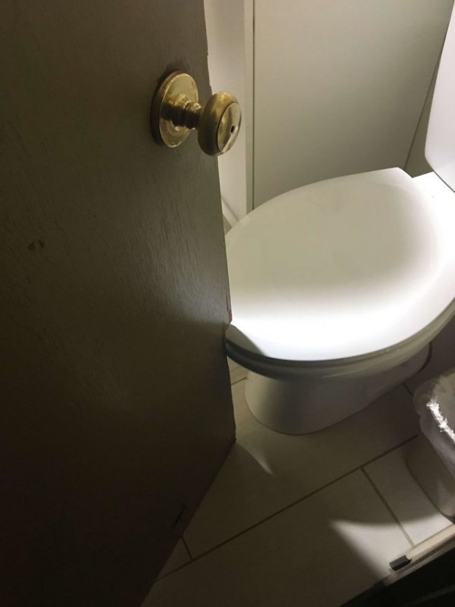 Système D pour pouvoir ouvrir la porte de la salle de bain