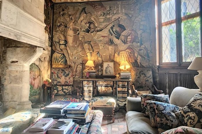 Le salon avec une tapisserie du XVIème siècle