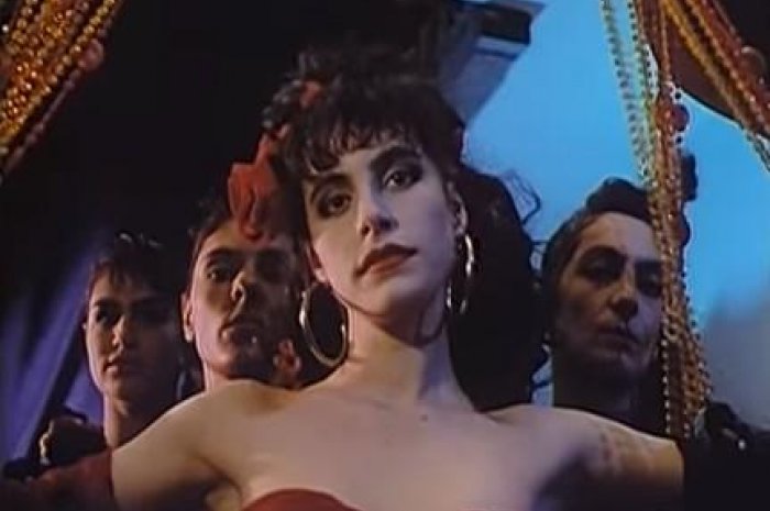 Lio dans son clip "Fallait pas commencer" en 1986