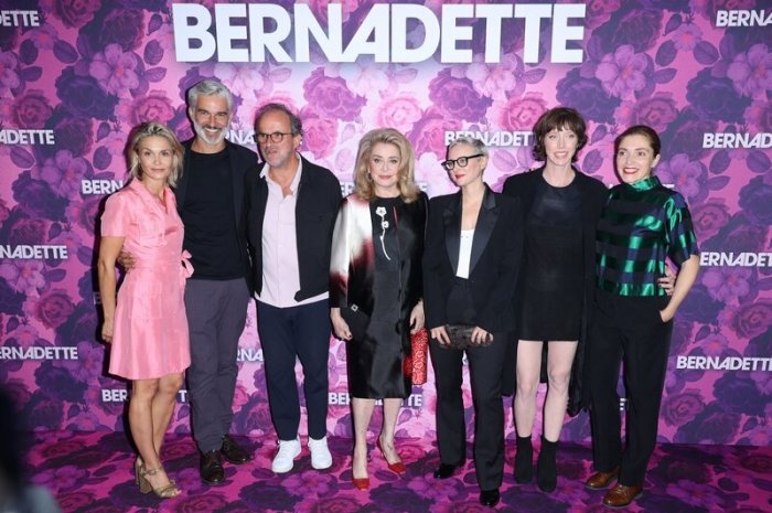 L'équipe du film Bernadette devant le photocall
