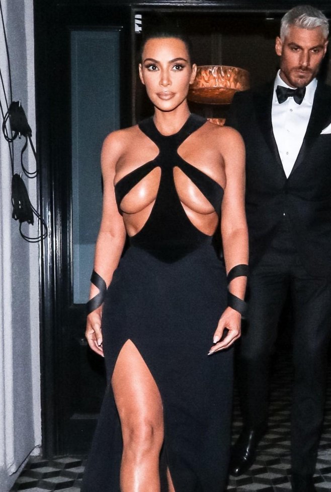 Kim Kardashian a fait le buzz avec cette tenue très sexy