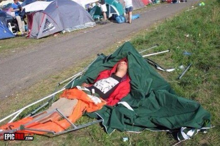 Cette personne a visiblement abandonné le montage de sa tente
