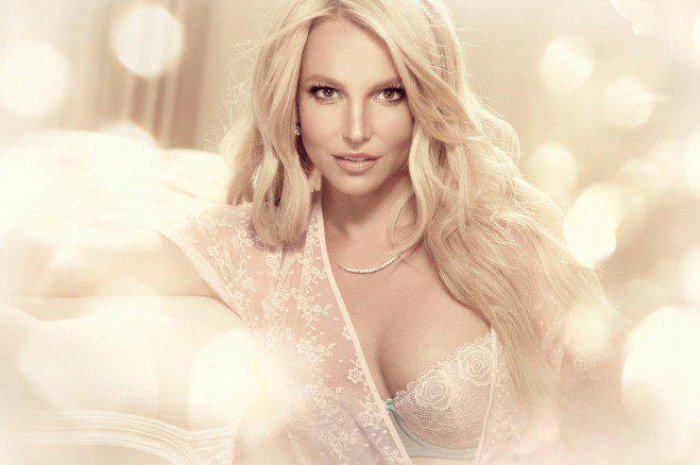 Britney Spears séduit en lingerie
