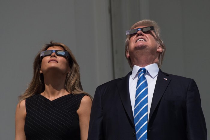 Donald et Mélania Trump étaient au premier rang pour admirer l'éclipse solaire totale