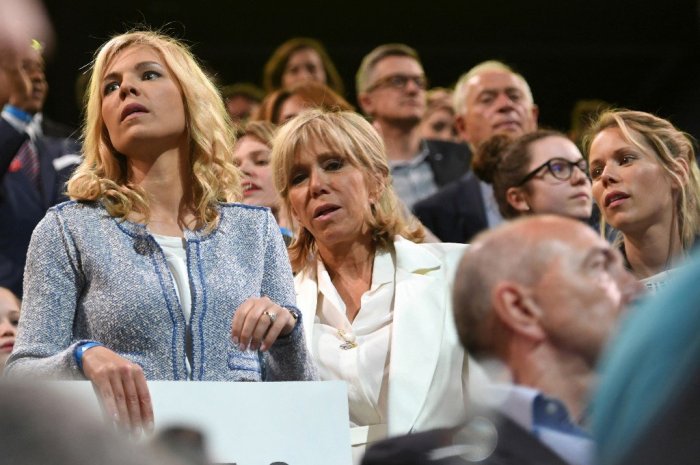 Brigitte Macron et ses deux filles à un meeting en 2017