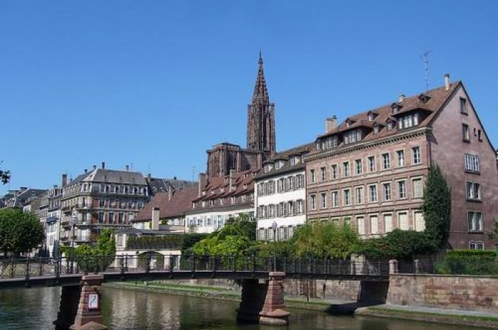 Strasbourg (ex-aequo) : un ménage peut acheter 62 m² en 2012 (63 m² en 2011)