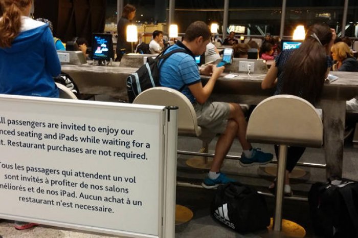L'aéroport de Toronto met à disposition des smartphones et des tablettes