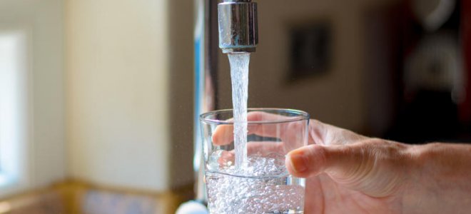 Coronavirus : pourquoi l&rsquo;eau du robinet sent-elle le chlore ?