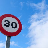Limitation de vitesse à 30km/h : faut-il la généraliser dans toutes les villes ?