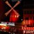 Airbnb vous invite à dormir au Moulin Rouge : voici les photos de la chambre