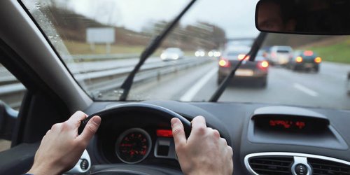 Autoroutes : rouler sur la mauvaise voie pourrait vous coûter très cher