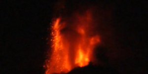 Images spectaculaires de l'Etna en éruption 