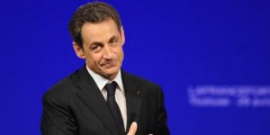 Nicolas Sarkozy est élu président de l'UMP avec 64,5% des voix
