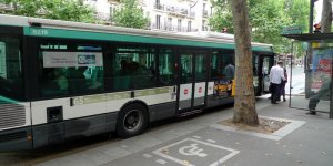 Paris : un bus fou sème la panique