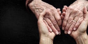 Personnes âgées vulnérables : comment reconnaître les signes d'un abus de confiance ?