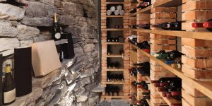 Paris : des voleurs empruntent les catacombes pour dérober 300 bouteilles de vin