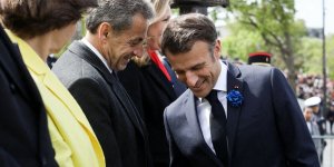 Remaniement : quand Nicolas Sarkozy chuchote à l'oreille d'Emmanuel Macron