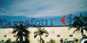 Marseille : une salariée de Carrefour virée... pour des sandwiches périmés 