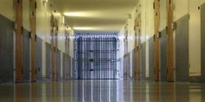 Haut-Rhin : un détenu retient en otage un psychologue, le GIGN est sur place