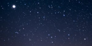 Astronomie : une pluie de rencontres étoilées à ne pas manquer en décembre