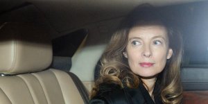 Valérie Trierweiler s'en prend à Carla Bruni-Sarkozy et Bernadette Chirac