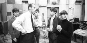 Mort de George Martin : le "cinquième Beatles" s'est éteint à 90 ans 