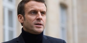 La photo d'Emmanuel Macron aux allures de Superman fait sensation