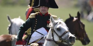 Taille, gestuelle, mort... : Napoléon en cinq idées reçues