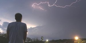 Risques d’orages : quels sont les bons comportements à adopter ?