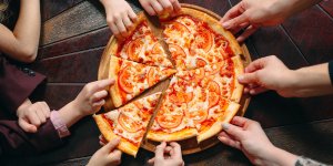 L'astuce anti-gaspi et délicieuse pour recycler les croûtes de pizza