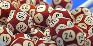Etats-Unis : une femme de 84 ans gagne 590 millions de dollars au loto !