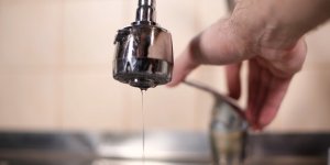 Sécheresse et canicule : où risque-t-on des coupures d'eau au robinet ?