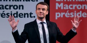 Jean-Yves Le Drian fournirait des fiches sur la défense à Emmanuel Macron