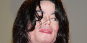 "Un trou à la place du nez" : les terribles révélations de l'autopsie de Michael Jackson