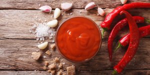 Pénurie de piment : la sauce sriracha pourrait manquer dans les rayons des supermarchés 